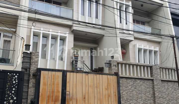 Rumah 2 Lantai Akses Bagus di Pluit Jakarta Utara