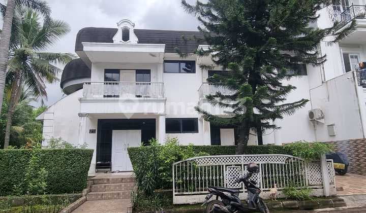 Huk House in Cluster River Park Residence in South Tangerang