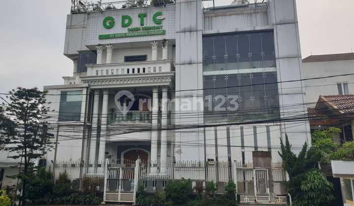 Gedung Kantor Strategis 4 Lantai di Cempaka Putih Barat - Harga di Bawah Pasar!