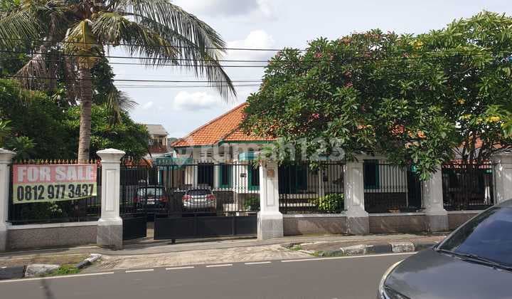 Old House 1,415m² Land Area on Jl Paseban Senen, Central Jakarta