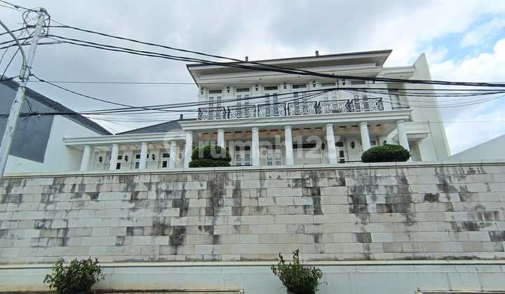 Auction House in Abuserin, South Gandaria Location 300 Meters from Fatmawati