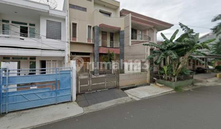 Rumah 2 Lantai SHM di Kedoya Utara