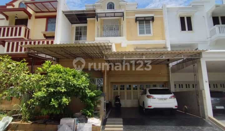Rumah 2 Lantai SHM di Pantai Indah Kapuk
