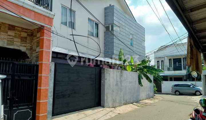 Hoek Auction House on Jl Bungur in Kebayoran Lama