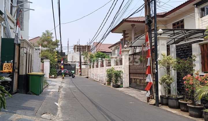 Rumah 2 Lantai di Jl Warga Pejaten