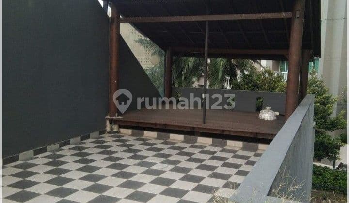 Rumah di pinggir jalan, cocok untuk hunian/usaha, jakarta selatan