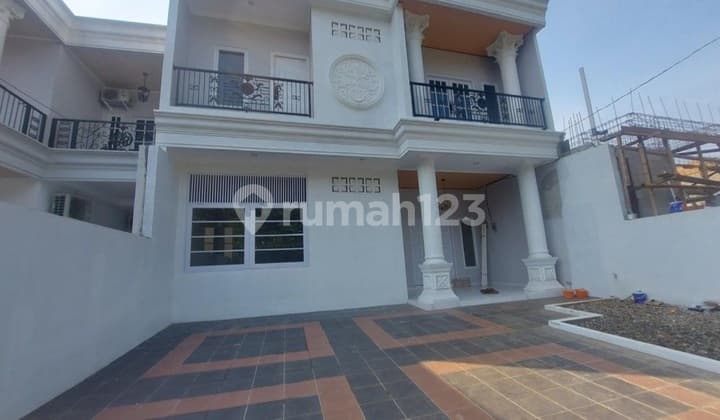 Rumah 2 Lt, Kolam Renang Dipinggir.jalan Utama Megapolitan Cinere