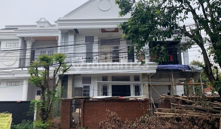 Rumah Hook, Pinggir Jalan Utama,komplek Megapolitan Cinere.estate