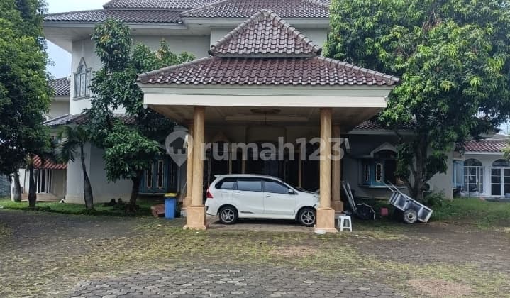 Tanah Luas 3.700 M2, Bonus Rumah 3 Lantai, Strategis Di Cirendeu