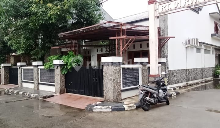 Rumah Hoek 2Lt di Jalan Utama Komplek Taman Duta, Cimanggis,Depok