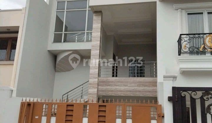 For Sale: 3-Story Modern House Semi-Furnished, Modernland Tangerang