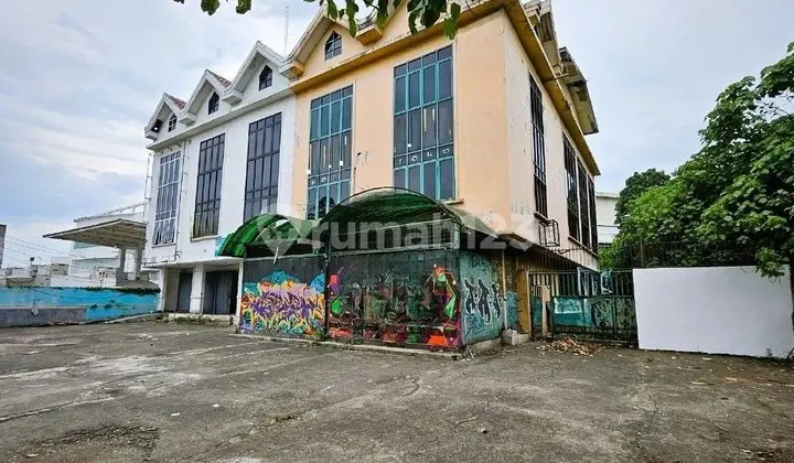 Selling 5 Adjacent Shophouses in Strategic Location, JL. Moh Toha Tangerang