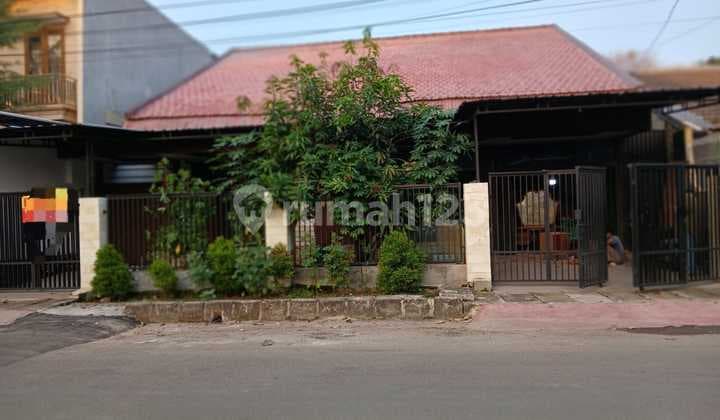 Ready-to-Occupy House For Sale in Pasar Anyar, Tangerang City