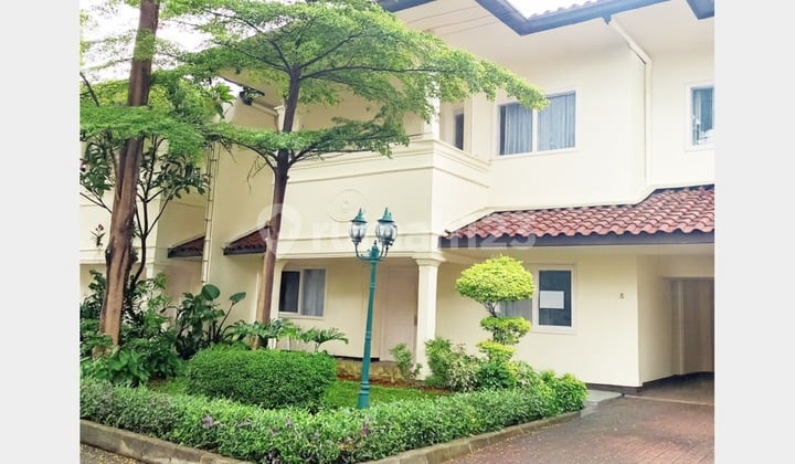 Affordable Luxury, 24 Hours Secured Gated Residential with Nice Pool and Cozy 4 Bedrooms at Tanah Kusir, Pondok Indah Strategic Area