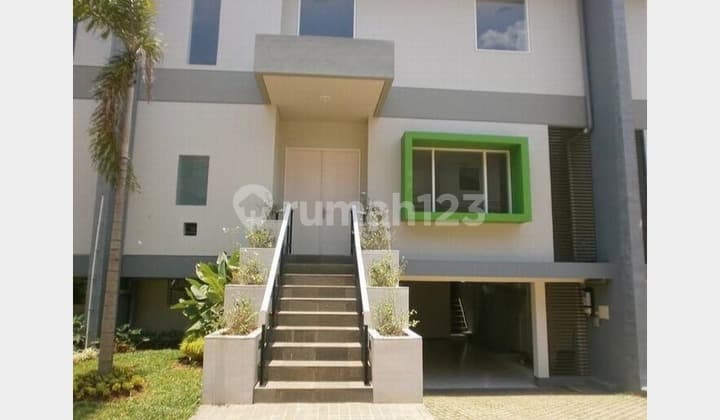 Perfect Family Home with 4 Bedrooms + 1 Study Room, at Cilandak area 700 meters to MRT Station