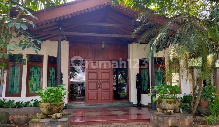 Dijual Rumah Gaya Klasik Dengan Atap Joglo, 5 Kamar Tidur, di Daerah Cipete 2.9 Km Dari Mrt Cipete