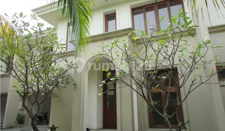 Excellent Spacious House, Nice Pool And Comfy 4+1 Bedrooms At Pejaten Area, Strategic Location