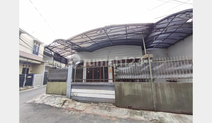 Unfurnished Unit, Renovation Required, Affordable Price with Nice 3 Bedrooms in Tanjung Duren Strategic Area