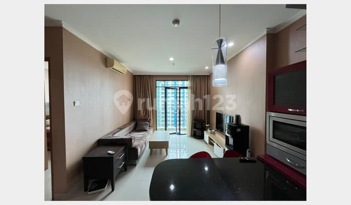 Minimalist Apartment Living for the Discerning Tenant, Nice 2 Bedrooms at Hamptons Park, Strategic Area