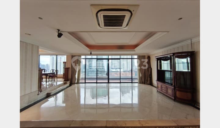 Large Size, High-Quality Apartment Unit with Beautiful 4 Bedrooms at Sailendra Apartment, Stunning View