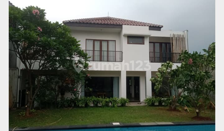 Luxurious House with Private Pool and Gazebo Near Kemang & Darmawangsa