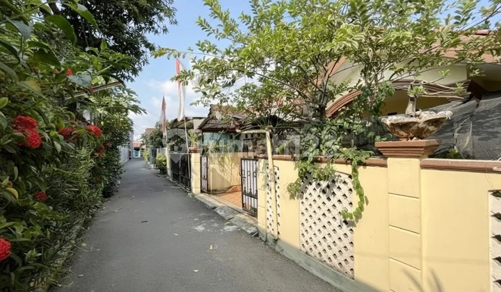 BEST DEAL! Jual Cepat Rumah Siap Huni Strategis di Lubang Buaya - Dekat Pintu ToL