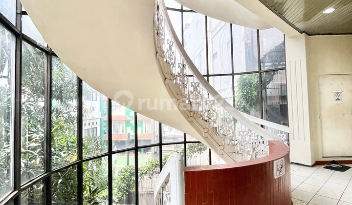 Warung Buncit Building