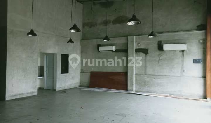 RUMAH AREA KOMERSIAL DI KEBON KACANG