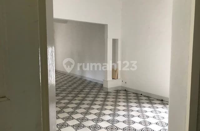 RUMAH LAMA TERAWAT DI DEMPO, Kebayoran Baru