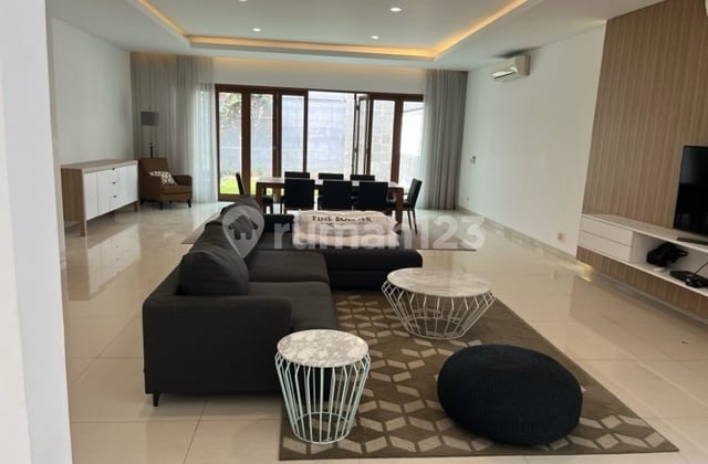 Rumah 2 Lantai di Menteng Central