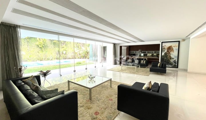 Rumah di Simprug Golf Patal Senayan Lux