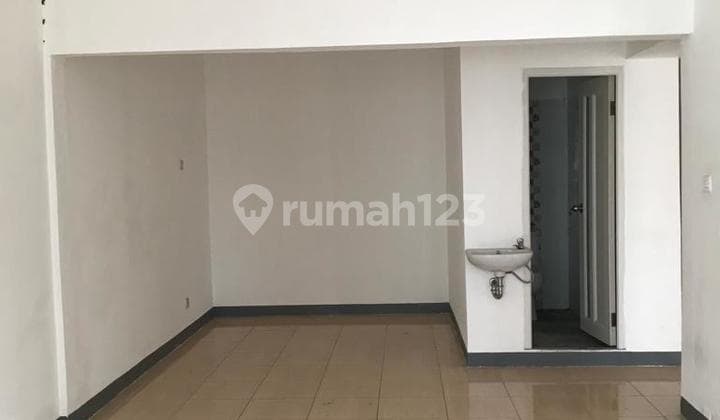 Rumah Lama Hitung Tanah di Jl. Penataran Dekat Metropole