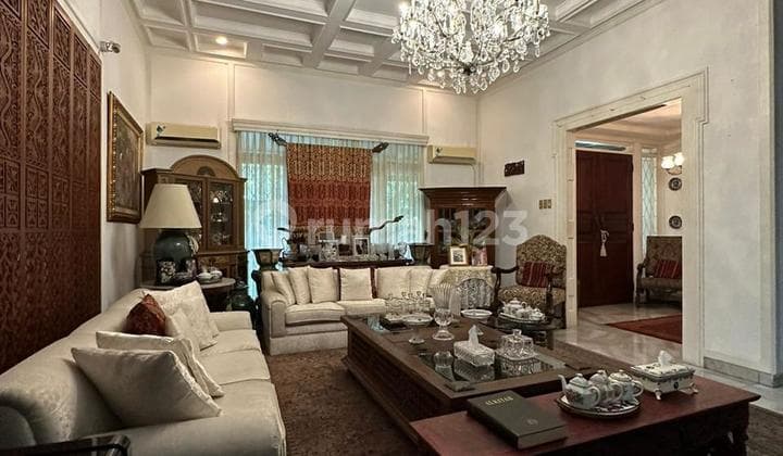 RUMAH LAMA TERAWAT DI AREA HANG TUAH / PAKUBUWONO