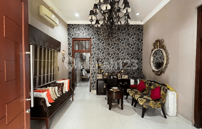 OLD HOUSE LOCATION MENTENG, QUIET & EAST FACING (NEAR CIK DITIRO)