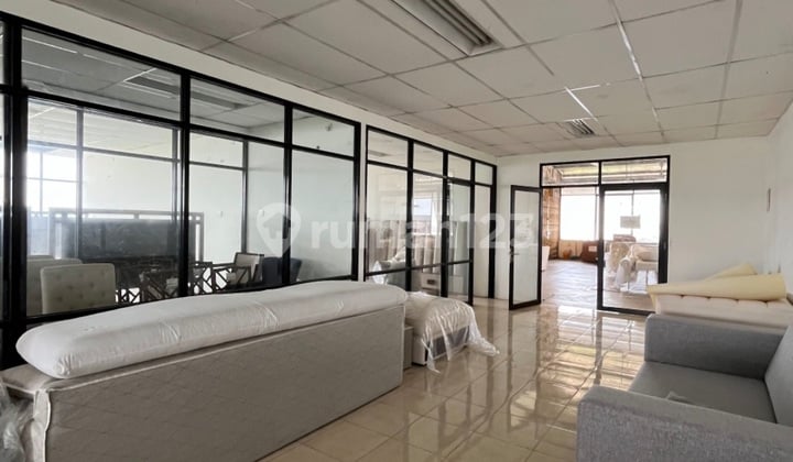 Gudang Di Kav Dpr Sarua, Depok