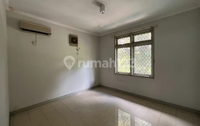 RUMAH AREA KOMERSIAL DI MENTENG