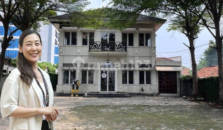 Rumah Asri dengan Halaman yang Luas Dilokasi Jalan Veteran Bekasi Kota