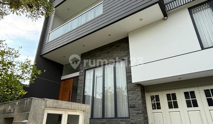 Dijual Rumah Citraland Siap Huni Semi Furnish