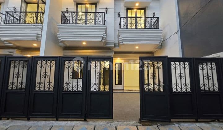 Turun Harga Rumah Baru Classic Modern Non Komplek di Duren Sawit Jakarta Timur