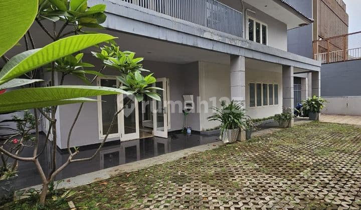 Dijual 2 Bangunan Rumah Siap Huni Hitung Tanah Menteng Jakarta Pusat