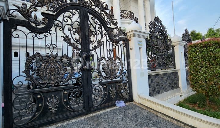 Dijual Rumah Classic Mewah Dalam Komplek Billymoon Pondok Kelapa Jakarta Timur.