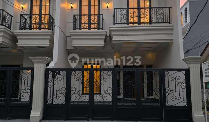 Rumah Baru Dalam Komplek Akses Jalan Lebar di Cempaka Putih Jakarta Pusat