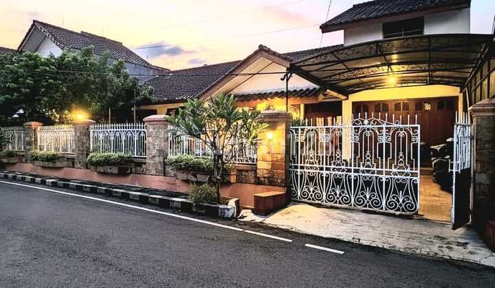 Rumah Hitung Tanah Bangunan Kokoh Dalam Komplek Duren Sawit Jakarta Timur