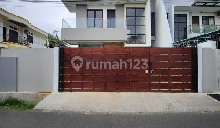 Rumah Baru Non Komplek Posisi Hook Lokasi Bebas Banjir Di Duren Sawit Jakarta Timur.