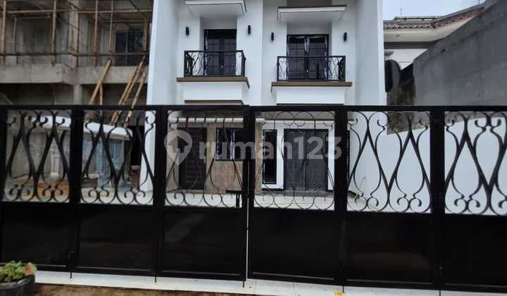 Rumah Baru Dalam Komplek Strategis Jalan Lebar di Duren Sawit Jakarta Timur