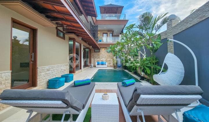 Villa Mewah dengan Pemandangan Laut Biru & Sensasi Paralayang Dari Rooftop di Nusa Dua