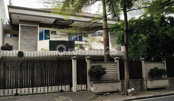 Jual Rumah ada kolam renang bangunan 2 lantai di Puri Indah Kembangan Jakarta Barat (AL)
