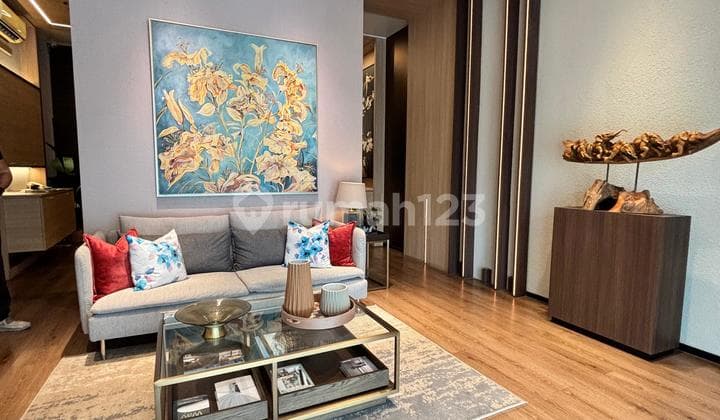 Beautiful & Luxurious Shophouse in the Most Strategic & Bustling Area