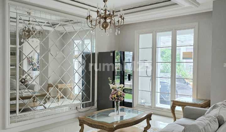 Rumah Mewah Classic Furnished Lokasi Strategis