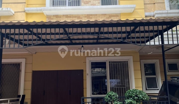 Rumah Cantik Siap Huni Semi Furnished Lokasi Strategis & Harga Super Worth It